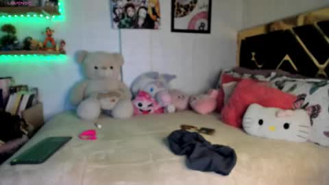 Snapshot of yluismag chatting on 28, 9, 2025 lucy online show from 28, 9, 2025