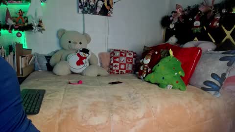 Snapshot of yluismag chatting on 17, 12, 2025 lucy online show from 17, 12, 2025