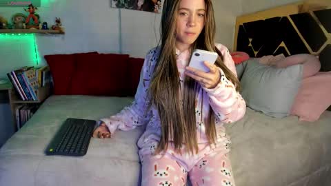 Snapshot of yluismag chatting on 7, 1, 2026 lucy online show from 7, 1, 2026