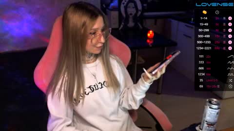 Snapshot of yngmilf_ chatting on 11, 12, 2024 online show from 11, 12, 2024
