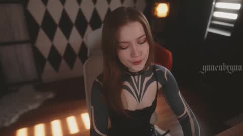 ynnenbrynn online show from 16, 9, 2025