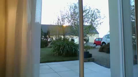 Yoann online show from 8, 4, 2026