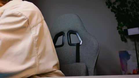 yoka_paradoxxx online show from 9, 11, 2025