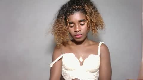 yolandrina05 online show from 13, 10, 2025