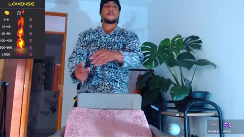 Snapshot of yosoy_enzo2020 chatting on 14, 1, 2025 Enzo online show from 14, 1, 2025
