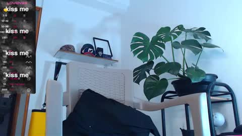 Snapshot of yosoy_enzo2020 chatting on 25, 2, 2025 Enzo online show from 25, 2, 2025