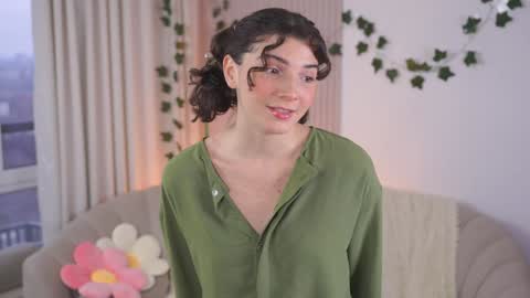 Snapshot of you_fell_in_love chatting on 6, 12, 2024 Elizabeth brunette -- Darline blonde online show from 6, 12, 2024
