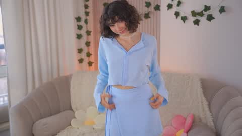 Snapshot of you_fell_in_love chatting on 21, 12, 2024 Elizabeth brunette -- Darline blonde online show from 21, 12, 2024