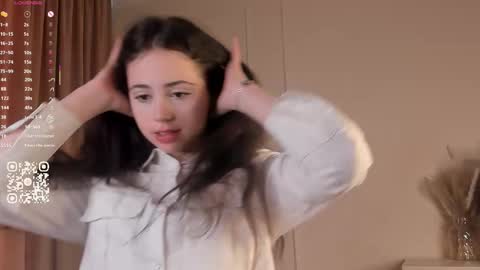 Snapshot of you_fell_in_love chatting on 28, 9, 2025 Elizabeth brunette -- Darline blonde online show from 28, 9, 2025