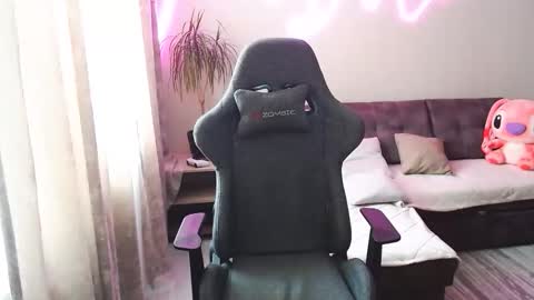 Snapshot of youdreamm chatting on 9, 2, 2026 Bella online show from 9, 2, 2026