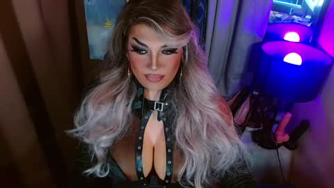 Snapshot of your1truequeen chatting on 5, 6, 2026 QUEEN MADISON online show from 5, 6, 2026
