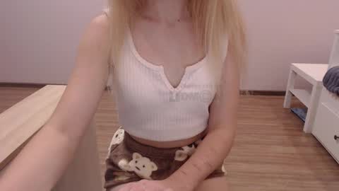 Snapshot of your_dream6996 chatting on 24, 9, 2025 your_dream6996 online show from 24, 9, 2025
