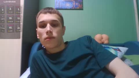 Snapshot of your_honeyy chatting on 14, 12, 2025 Mark online show from 14, 12, 2025