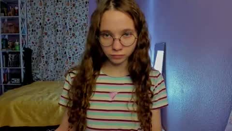 Snapshot of your_leslie chatting on 5, 11, 2025 Leslie online show from 5, 11, 2025