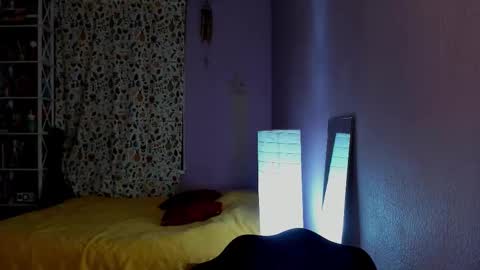 Snapshot of your_leslie chatting on 18, 11, 2025 Leslie online show from 18, 11, 2025