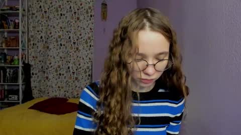 Snapshot of your_leslie chatting on 24, 11, 2025 Leslie online show from 24, 11, 2025