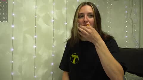 Snapshot of your_little_flexible_girl chatting on 3, 6, 2026 Meri online show from 3, 6, 2026