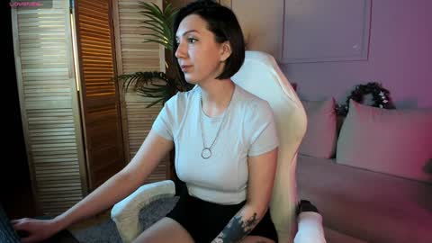 Snapshot of your_little_mom chatting on 24, 12, 2024 Viky online show from 24, 12, 2024