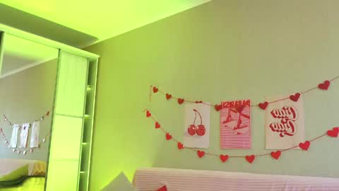 Snapshot of your_tender_doll chatting on 18, 5, 2026 Alice online show from 18, 5, 2026