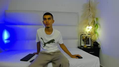 Snapshot of your_wrist chatting on 27, 4, 2026 Angel online show from 27, 4, 2026