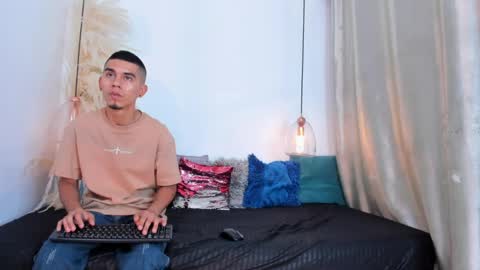 Snapshot of your_wrist chatting on 8, 5, 2026 Angel online show from 8, 5, 2026