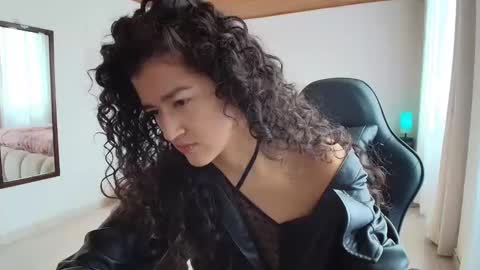 yourdreamgirl2025 online show from 6, 11, 2025