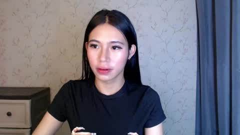 Snapshot of yourdreamgirlgwen chatting on 28, 7, 2026 GWENI online show from 28, 7, 2026