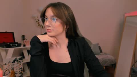 Chloe online show from 1, 2, 2025