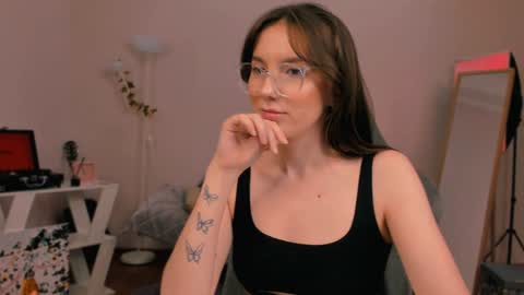 Chloe online show from 2, 2, 2025