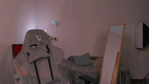 Chloe online show from 5, 3, 2025