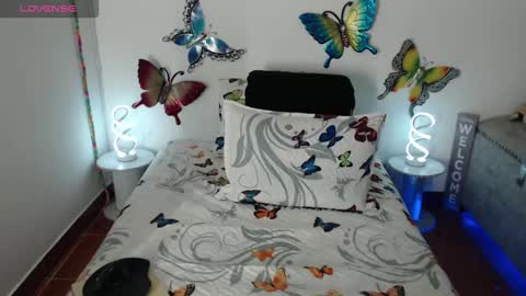 Juliette Smith online show from 4, 3, 2026