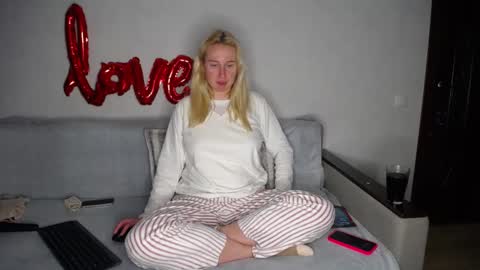 Snapshot of yourhotdream1 chatting on 6, 3, 2025 Iamyourdream online show from 6, 3, 2025