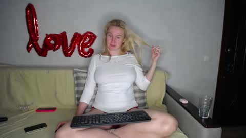 Snapshot of yourhotdream1 chatting on 8, 3, 2025 Iamyourdream online show from 8, 3, 2025