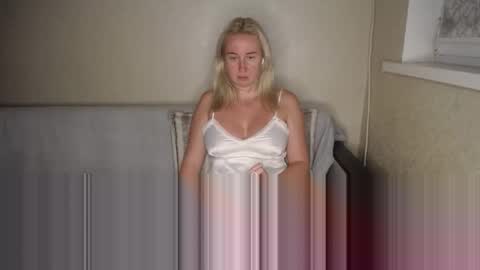 Snapshot of yourhotdream1 chatting on 4, 10, 2025 Iamyourdream online show from 4, 10, 2025