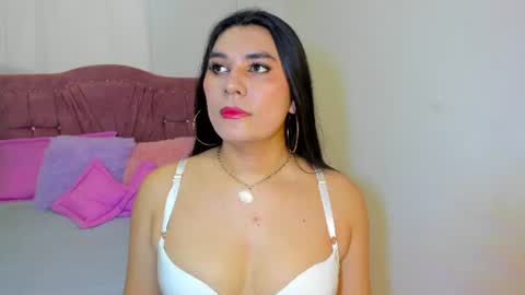 Snapshot of yourlatina_emely chatting on 5, 7, 2026 EMELY online show from 5, 7, 2026