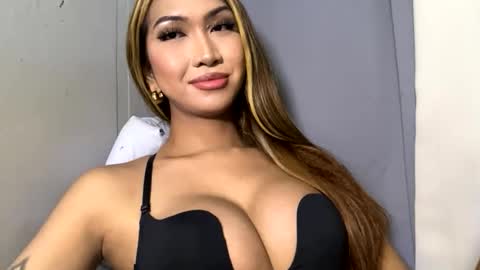 Snapshot of yourlovebella88 chatting on 17, 5, 2026 yourlovebella88 online show from 17, 5, 2026