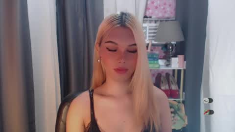 Snapshot of yourlovekylie chatting on 29, 6, 2026 KYLIE MORE online show from 29, 6, 2026