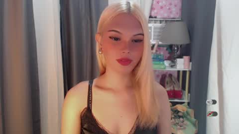 Snapshot of yourlovekylie chatting on 11, 7, 2026 KYLIE MORE online show from 11, 7, 2026