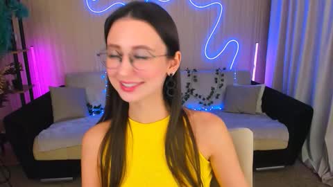 Snapshot of yourlovelystoryy chatting on 26, 9, 2025 Vetta online show from 26, 9, 2025