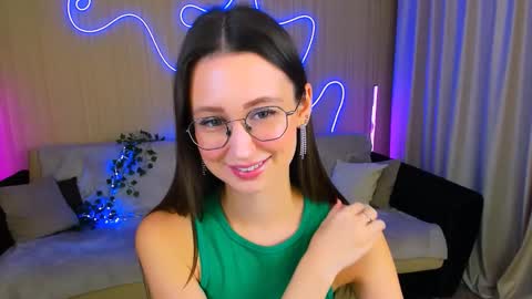 Snapshot of yourlovelystoryy chatting on 1, 10, 2025 Vetta online show from 1, 10, 2025