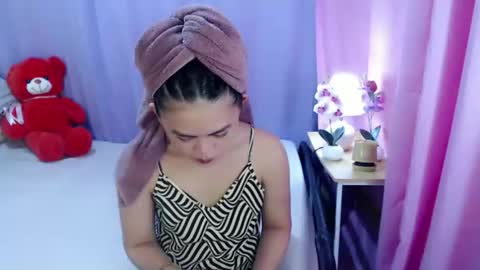 Snapshot of yourlovelytranspinay chatting on 13, 5, 2026 your lovely Dina online show from 13, 5, 2026