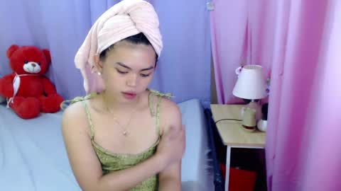 Snapshot of yourlovelytranspinay chatting on 19, 7, 2026 your lovely Dina online show from 19, 7, 2026