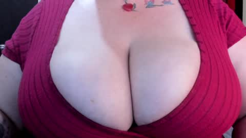 Snapshot of yourmila_ac chatting on 8, 2, 2025 Milla 3 online show from 8, 2, 2025