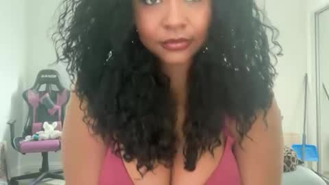 Snapshot of yourmommysilk chatting on 15, 1, 2026 YOURMOMMY online show from 15, 1, 2026