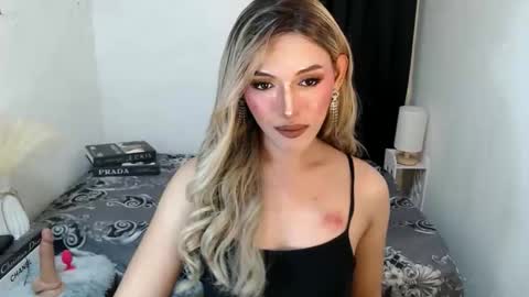 Snapshot of yournaughtykendal chatting on 8, 4, 2026 TIFFANY SUCKING QUEEN online show from 8, 4, 2026