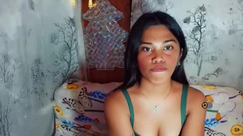 Snapshot of yourqueen_19 chatting on 22, 5, 2026 yourqueen_19 online show from 22, 5, 2026