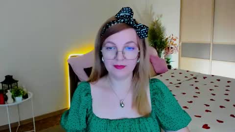Snapshot of youruniverser chatting on 7, 5, 2026 Alice online show from 7, 5, 2026