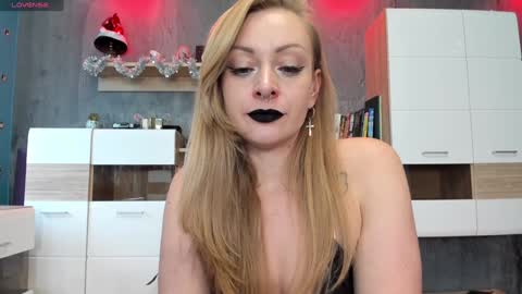 YourVenus00 -Follow my OF online show from 27, 12, 2024