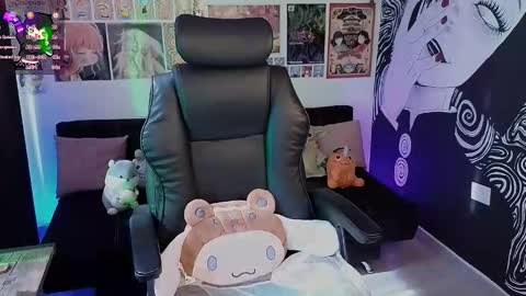 Snapshot of yuhwa chatting on 13, 11, 2025 rawr Anne Independent model online show from 13, 11, 2025