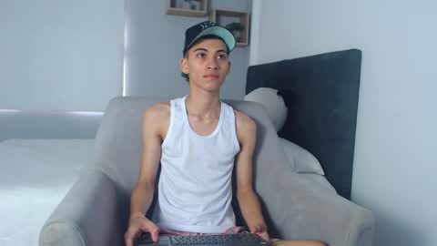Snapshot of yulian_vasquez chatting on 7, 3, 2025 yulian_vasquez online show from 7, 3, 2025